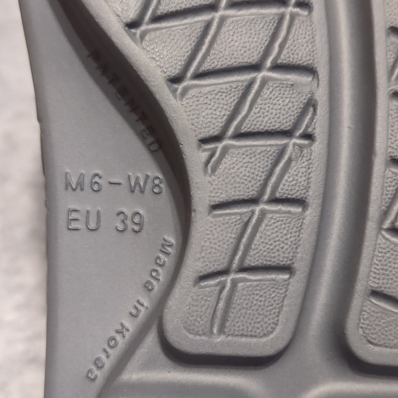 OOFOS OOriginal Grey Thong Sandals Unisex Size M6 W8 NWT - Picture 10 of 11